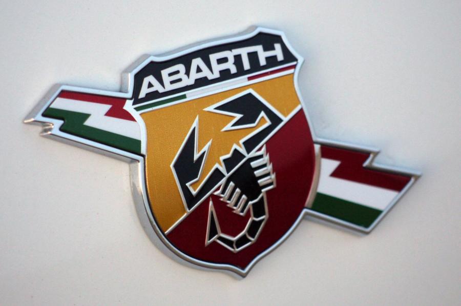  Fiat 500 Abarth 2012 года  (фото 34 из 121)